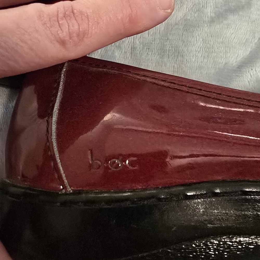 BOC Women's Patent Leather Candy Apple Red Clogs, Size 8 (1029) - Picture 5 of 9
